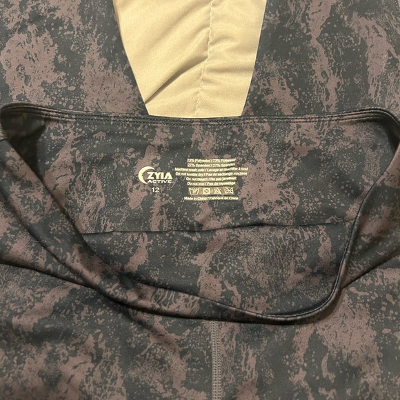 Zyia light and tight charcoal mood capri - Picture 4 of 5